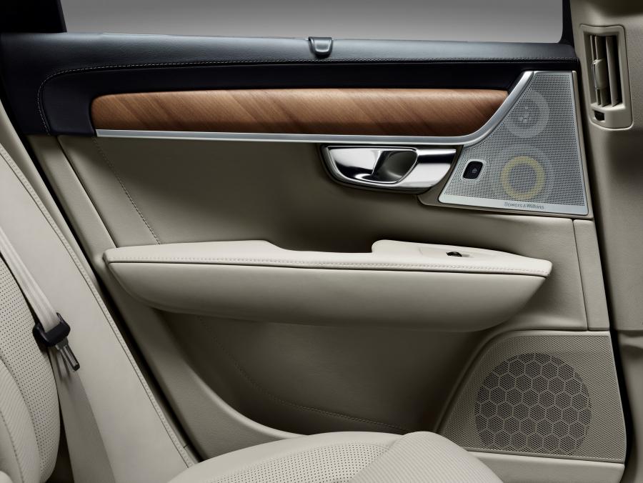 Детали интерьера Volvo S90 T6 Inscription 2016 года  (фото 26 из 84)